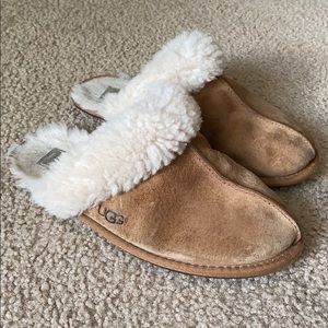 UGG SCUFFETTE II SLIPPER USED